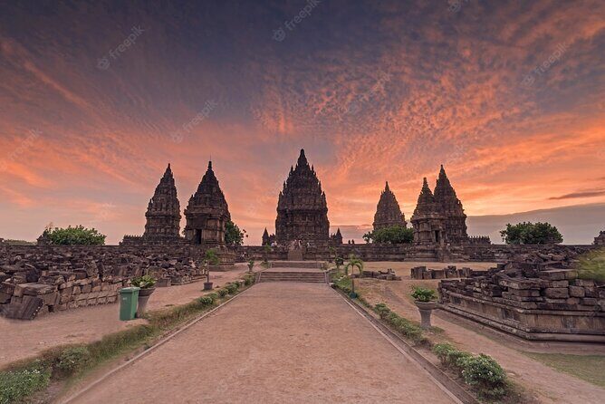 1 Day Yogyakarta tour ( Borobudur temple, Merapi Lava Tour, Prambanan Temple) - Stop 1: Borobudur Temple for Sunrise-Style Viewing and Village Air