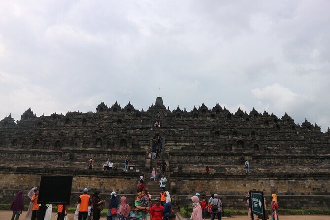 2-Day Java Tour from Bali Including Yogyakarta and Borobudur Temple - Sultan’s Palace in Yogyakarta: royal power, in real life