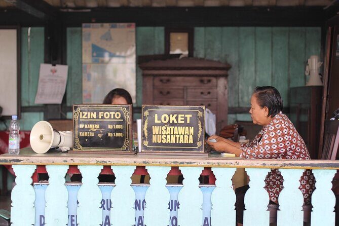 2-Day Java Tour from Bali Including Yogyakarta and Borobudur Temple - Hotel night and meals: comfort you can actually feel