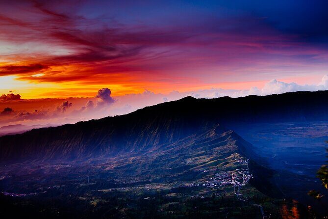 5 Days Borobudur Prambanan Tumpaksewu Bromo Ijen to Bali Private - Day 4: Penanjakan/King Kong Hill sunrise and the Bromo crater experience
