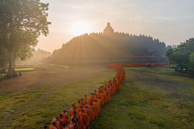 Borobudur Climb To The Top, Prambanan Temple And Ramayana Ballet - Prambanan Temples and the Shiva compound: big scale, good breathing room