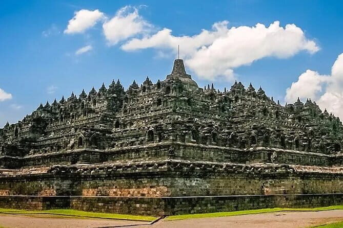 Borobudur Climb Up and Selogriyo Temple Rice Terraces Trekking - Selogriyo Temple rice terraces trek: quiet farmland with temple detail