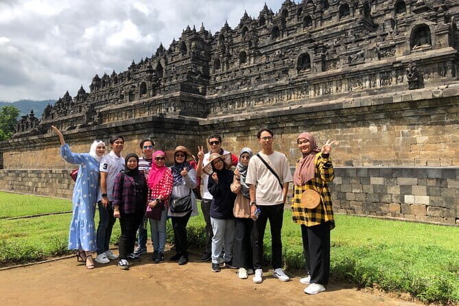 Borobudur Full Climb Up Access and Selogriyo Rice Terrace Tour - How the 6 to 10 hour day actually feels
