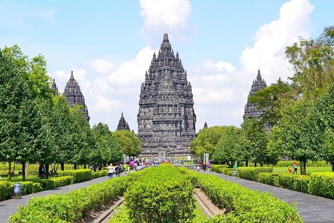 Borobudur Full Climb Up And Prambanan All Inclusive Private Tour - Timing tricks: when you visit Prambanan first and how heat affects the day