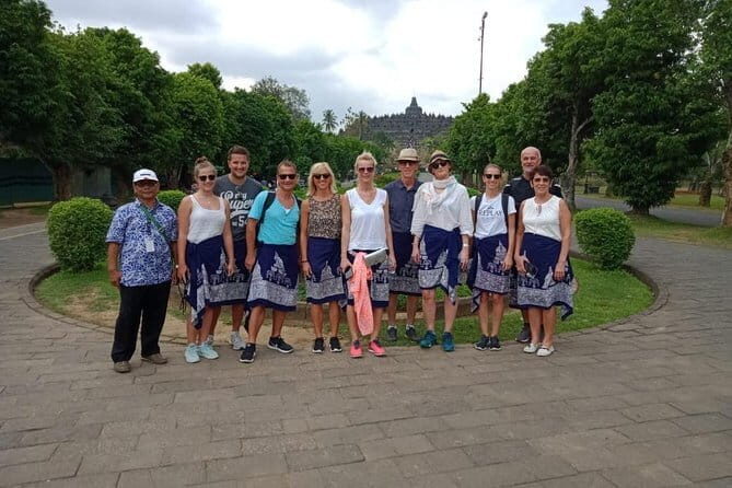 Borobudur Private Excursion From Semarang (Upper level access) - Entering Borobudur: what the guide time really adds