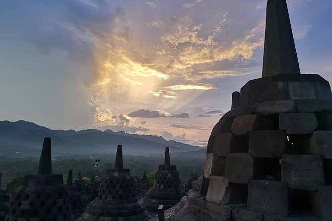 borobudur sunrise from top of temple,prambanan cyling and visit the temple - Borobudur sunrise from the temple top: when the day starts right