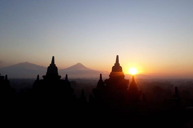 Borobudur Sunrise Tour-Special Package - Studio Mendut museum: local arts, a break from the climb