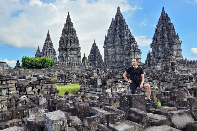 Borobudur Temple Climb To The Top & Prambanan Temple - 1 day tour - Pickup, Transport, and How to Judge the Car Situation