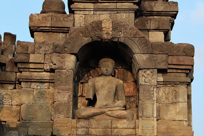Borobudur Temple Combined Ticket Admissions - The role of an English-speaking guide like Ardí