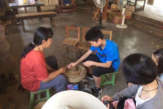 Borobudur: Village Tour with Pottery and Tofu Making - Group tour setup: what 2–3 hours feels like
