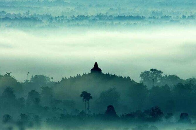 From Yogyakarta: Borobudur &Prambanan-Bromo-Waterfall-Ijen 6 Days - Day 5: Bromo sunrise and the 4WD jeep advantage