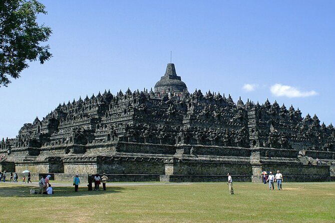 Yogyakarta Day trip Borobudur & Prambanan Temples - Borobudur morning: Syailendra-era monuments and what to listen for